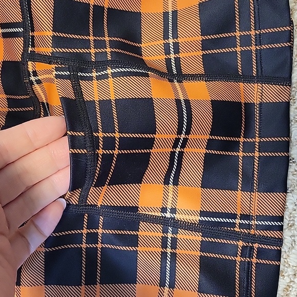CVG 2.5 inch inseam pumpkin patch plaid pocket workout shorts Xtra small - Picture 4 of 4